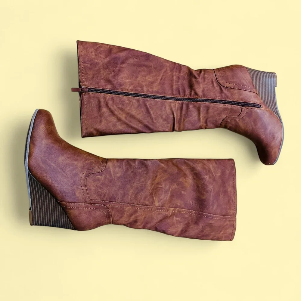 Preppy Western Faux Leather Brown Journee Langly Wedge Boot 9M